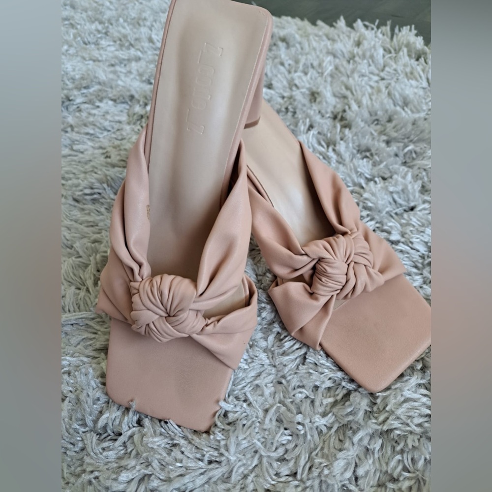 Lorny twist front mules in beige